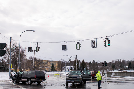 Accident With Injuries Reported On East Main Street, Le Roy | The Batavian