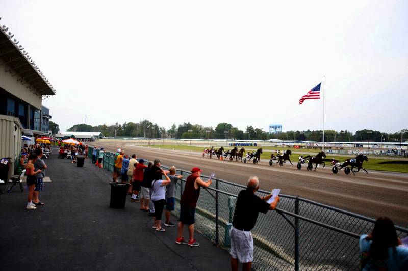 6 health care workers receive Buffalo Bills playoff tickets from Batavia  Downs