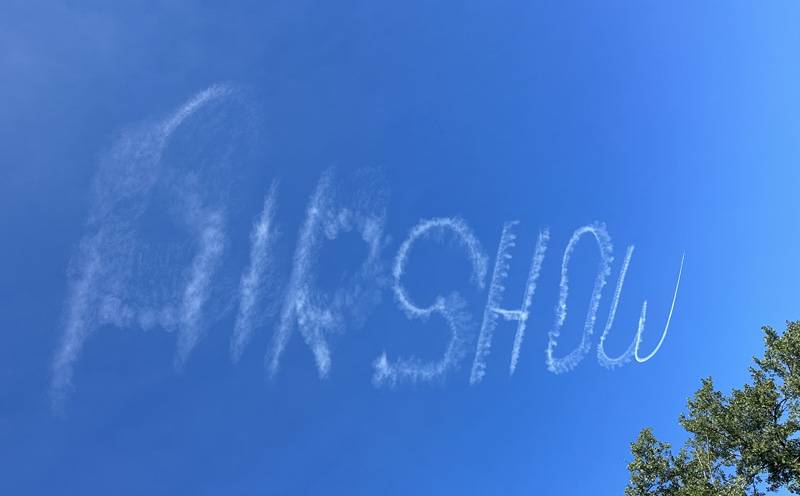 Tom Maier skywriting airshow