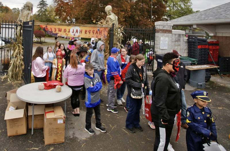 10 Halloween Costume Ideas for the Baseball Inclined Couple - MLB