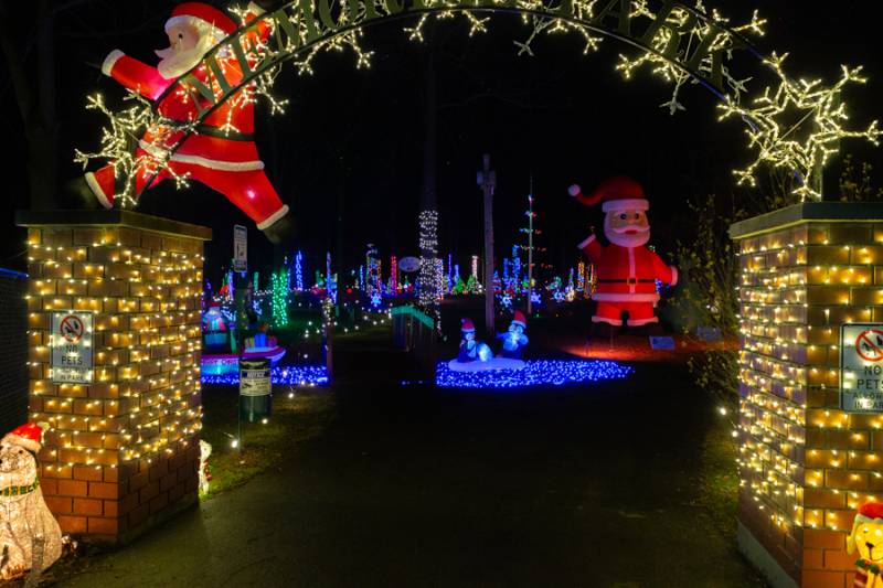 Lights by the Oakfield behind the Caryville Inn. Photo by Steve Ognibene