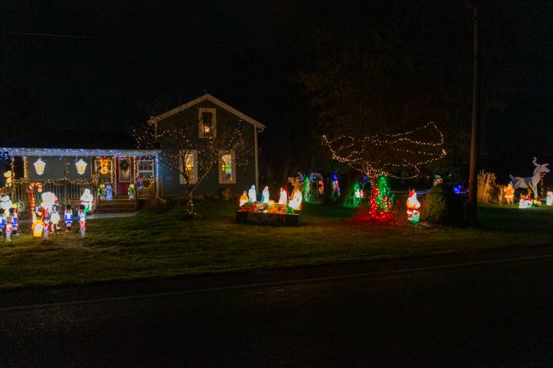 Darien Center lights. Photo by Steve Ognibene