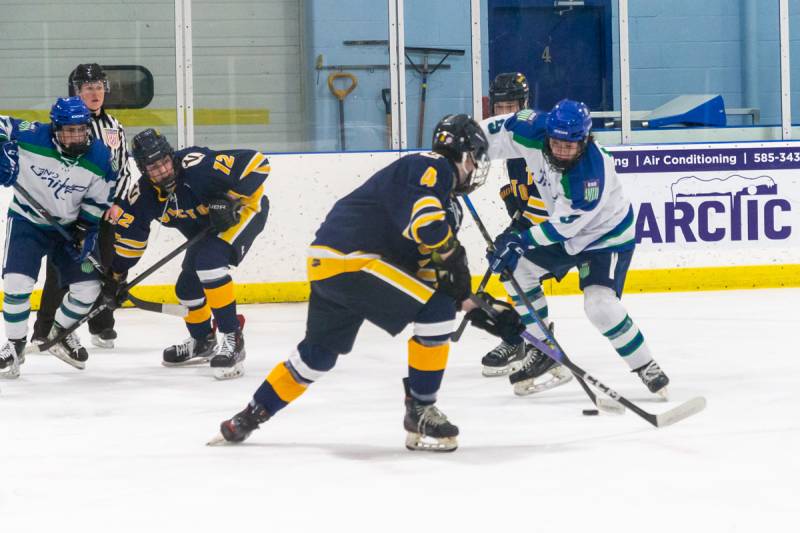 Sam Pies scored off the faceoff early in the third period to give the United a 3-1 lead.  Photo by Steve Ognibene