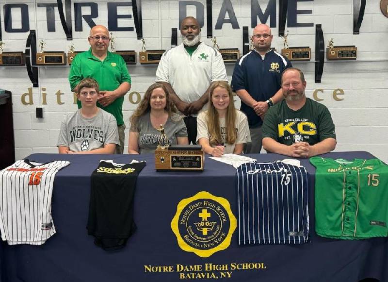 landers-keuka-signing.jpeg