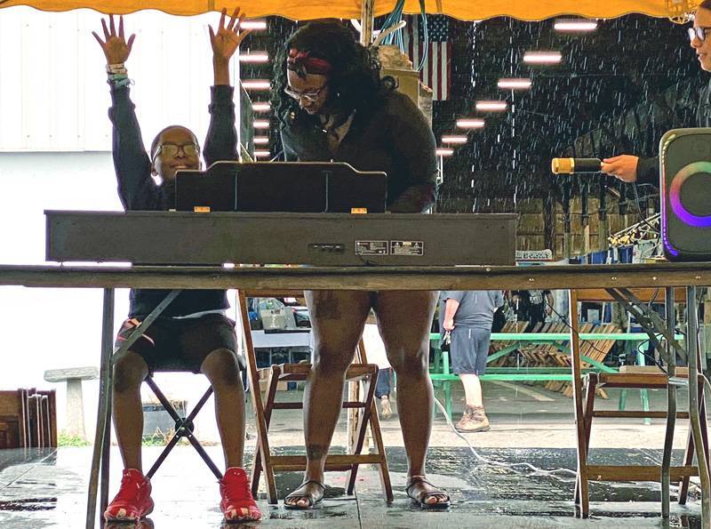 Avantae and vee at talent show