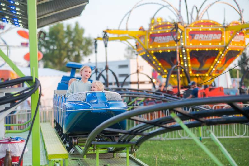 friday evening midway genesee county fair