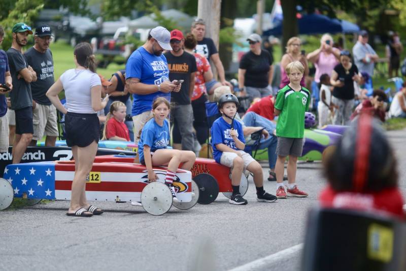 Kids with boxcars on sidelines