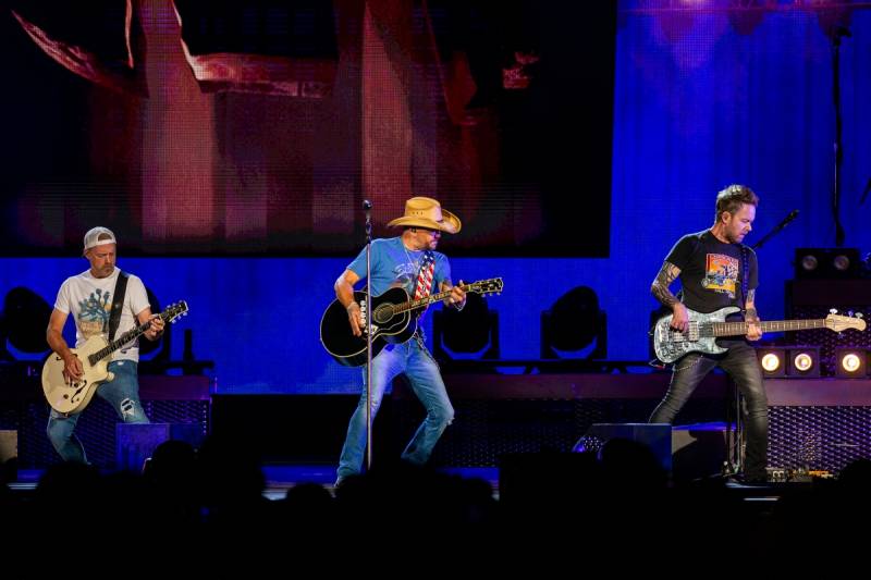 Jason Aldean and band  Photo by Steve Ognibene