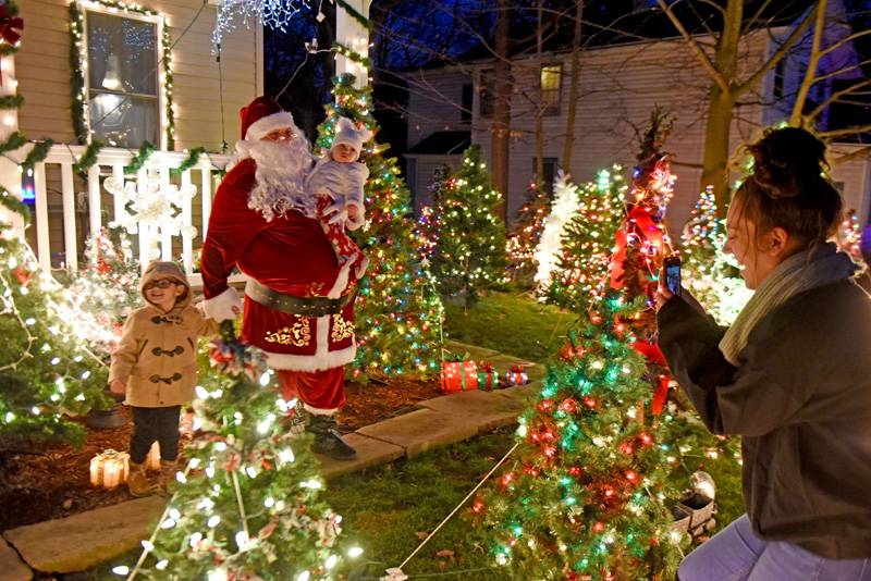 santa on state street 2021