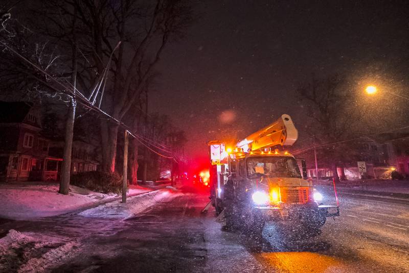 downed-utility-pole-east-main-batavia