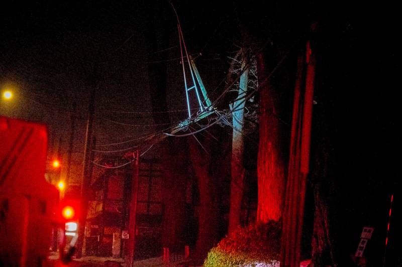 downed-utility-pole-east-main-batavia