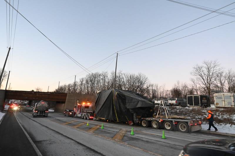 ellicott-street-stuck-truck