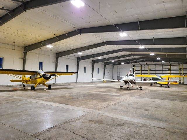 New hangar at Le Roy Airport