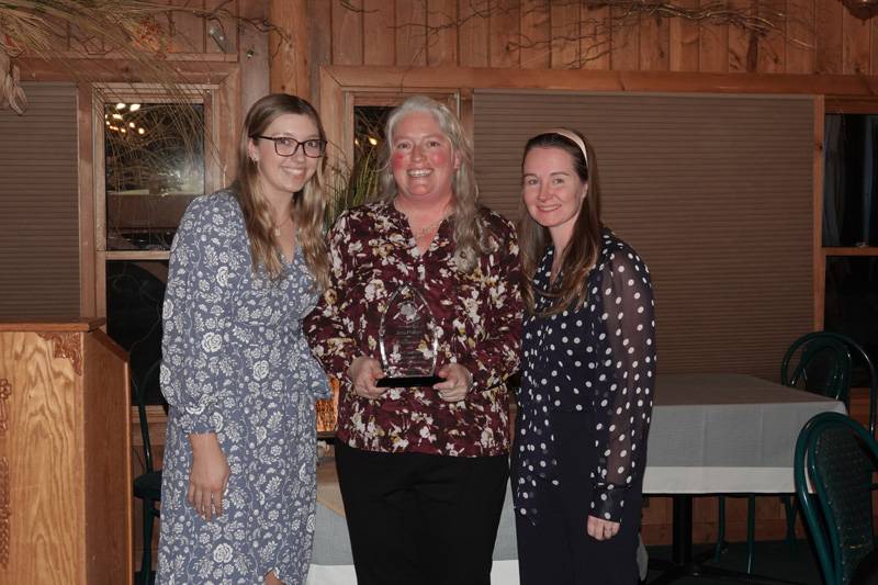 kendall-phillips-and-katie-rumble-presenting-an-award-to-amy-phillips